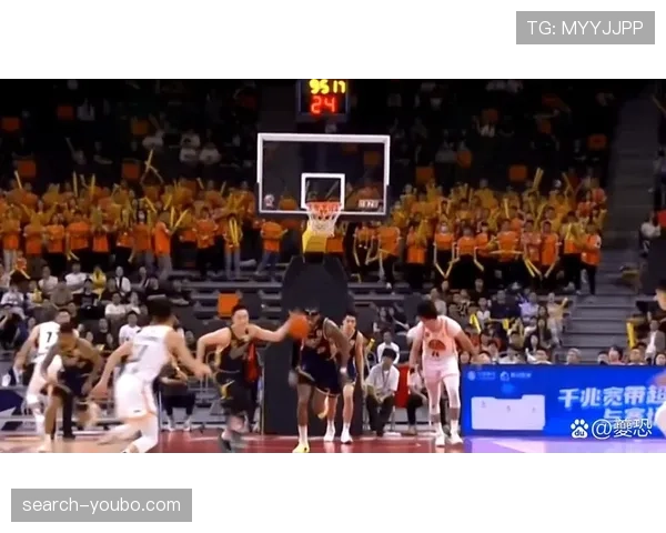 解析抢篮板犯规判定:何时动作合法,何时面临判罚? 解析抢篮板犯规判定:何时动作合法,何时面临判罚?